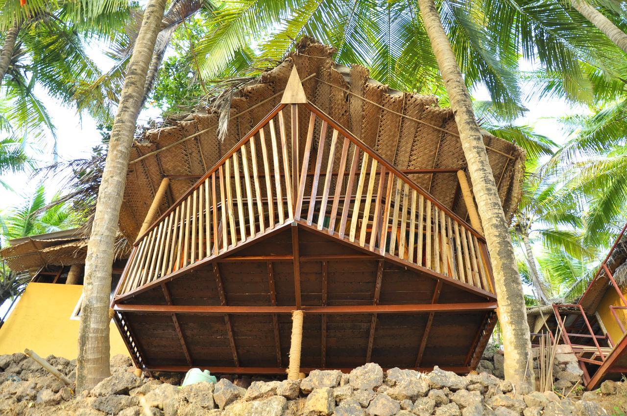Belantara Beach Front Hotel Vengurla Eksteriør billede